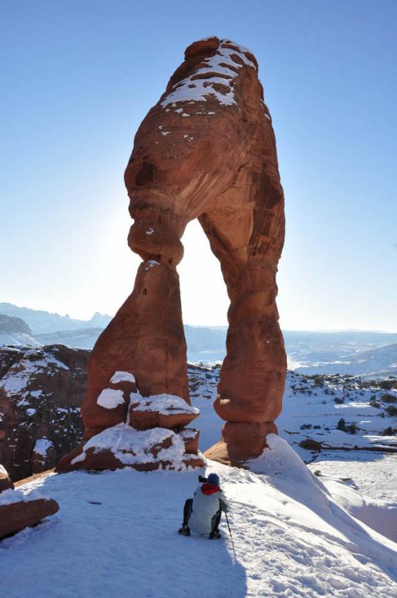 Procurando o melhor ângulo do Delicate Arch, no Arches National Park, perto de Moab, em Utah, nos Estados Unidos